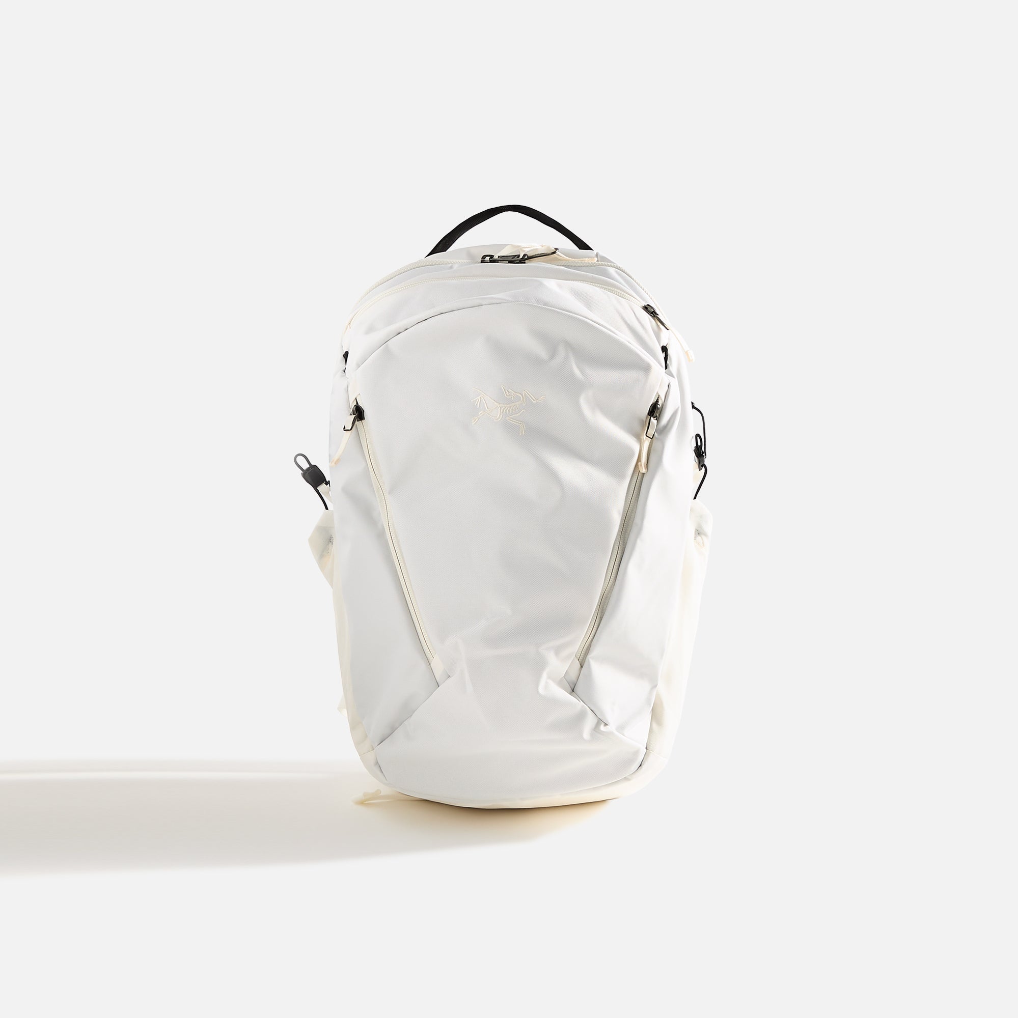 Arc'teryx Mantis 26 Backpack - Arctic Silk – Kith Canada