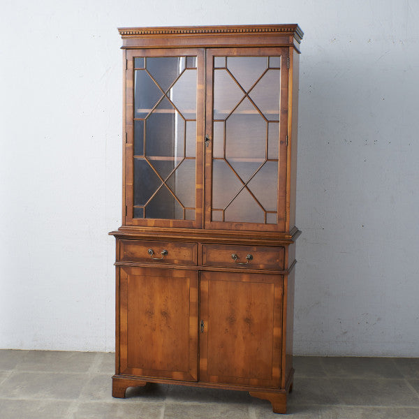 63818]鍵付 英国 エドワーディアン ブックケース 木製 イチイ 飾り棚