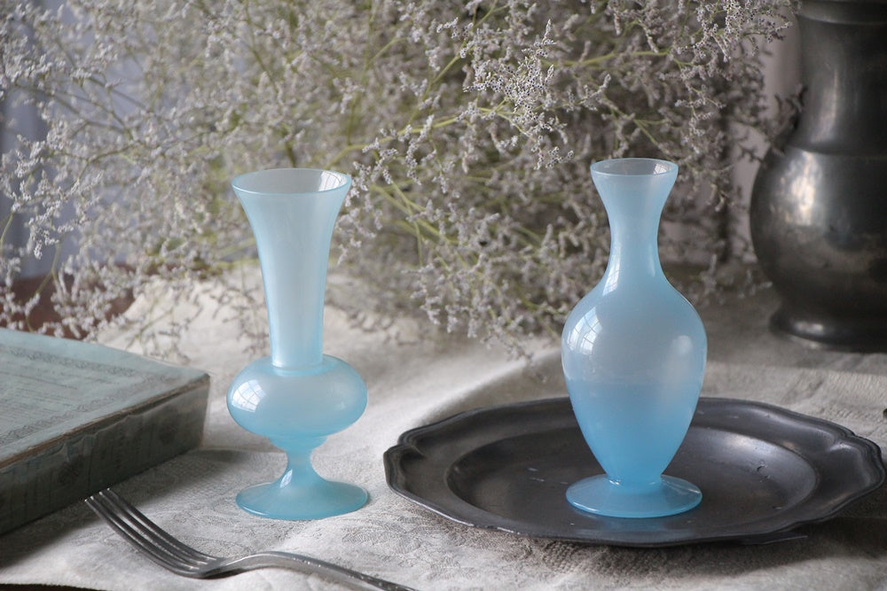 オパリンガラスフラワーベース（花瓶）高さ15cm フランスアンティーク