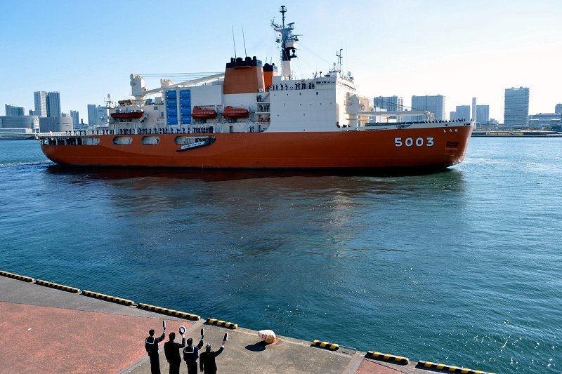 電子版】南極観測船しらせ、昭和基地沖に接岸 | 科学技術・大学