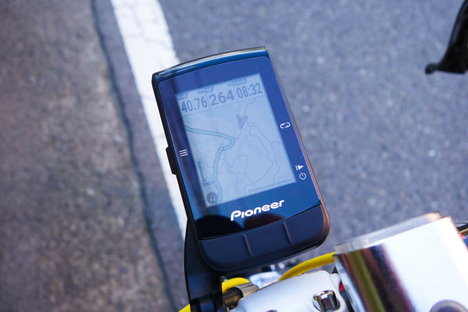 ようやくGARMINに追いついた？ Pioneerペダモニ用サイコン『SGX-CA600