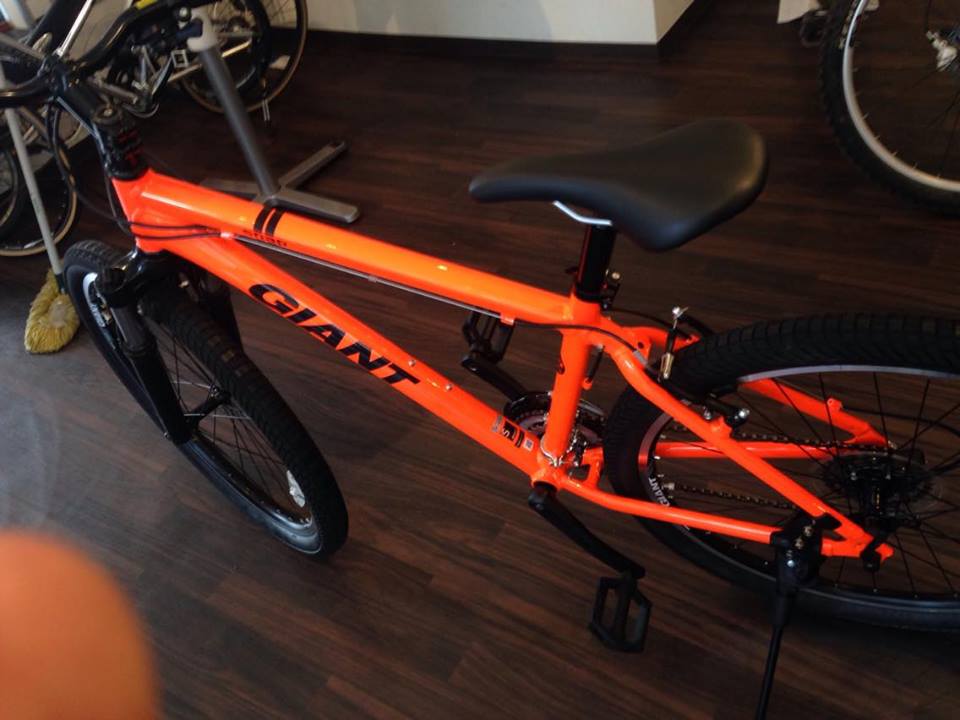 GIANT SNAP （ジャイアント スナップ）ネオンオレンジ 本日の御納品