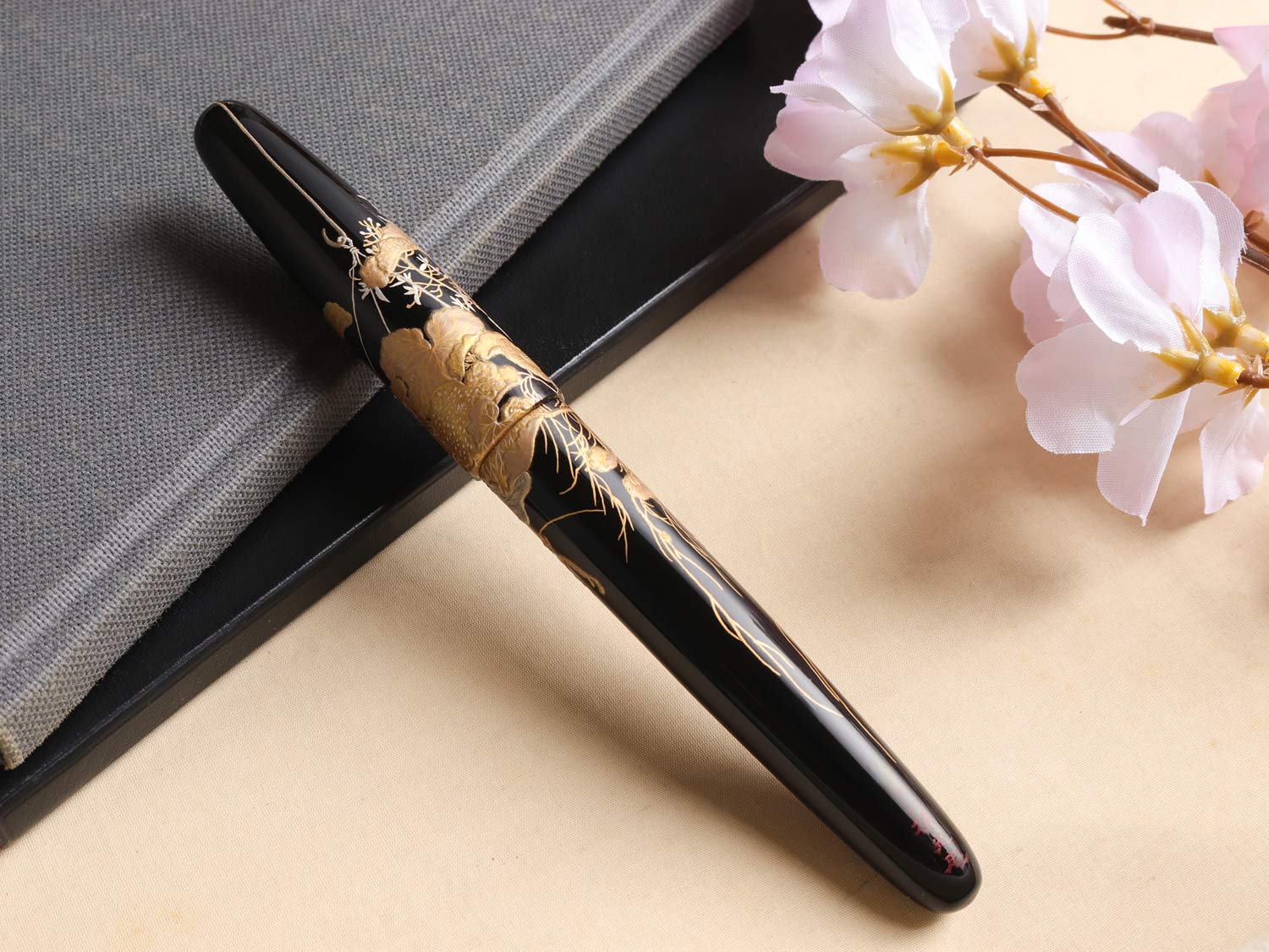 高蒔絵・花草蟷螂 Fountain Pen | ワンチャーペン Wancher