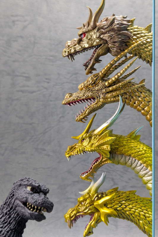 玩栗犬と、一番くじ ゴジラ 大怪獣列伝G モンスターヘッドマグネット