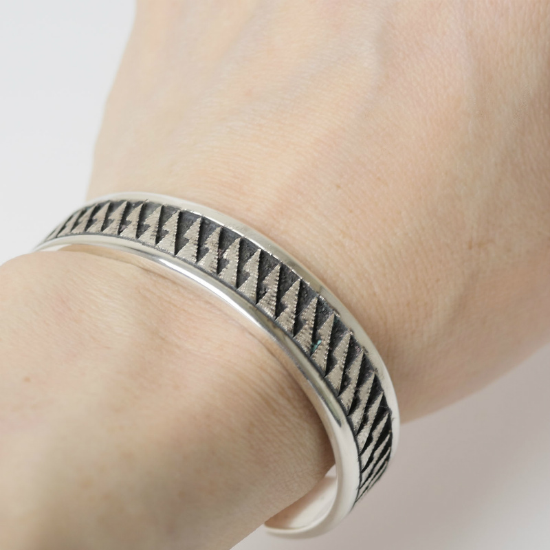 136mm ダンジャクソン ライトニング バングル｜マライカ公式通販