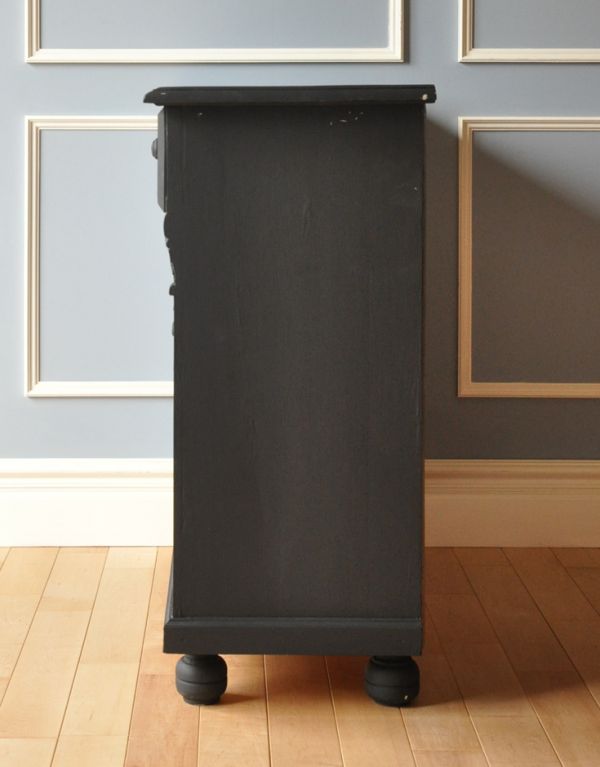 フレンチスタイルのアンティーク家具、ブラックペイントのキャビネット