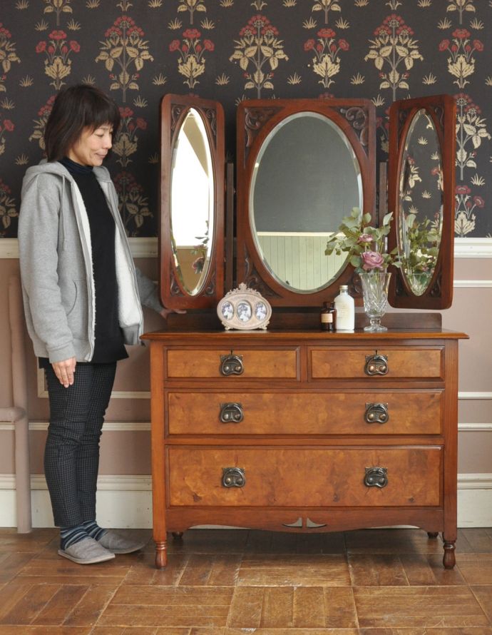 ミラー付きのアンティーク家具、英国デザインのドレッシングチェスト