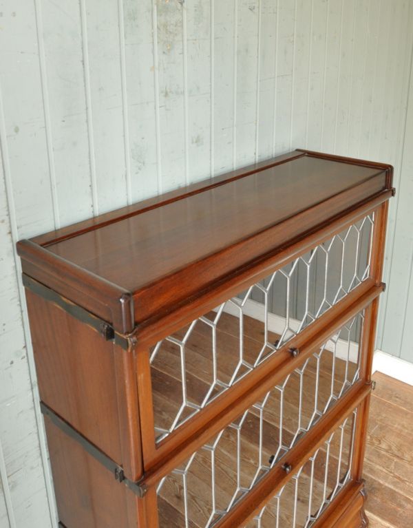 グローブ・ヴェルニッケ社のアンティーク家具、スタッキングブック