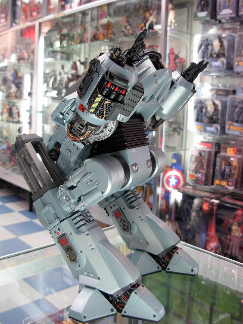 ネカの『ロボコップ/ ED-209 10インチ アクションフィギュア with