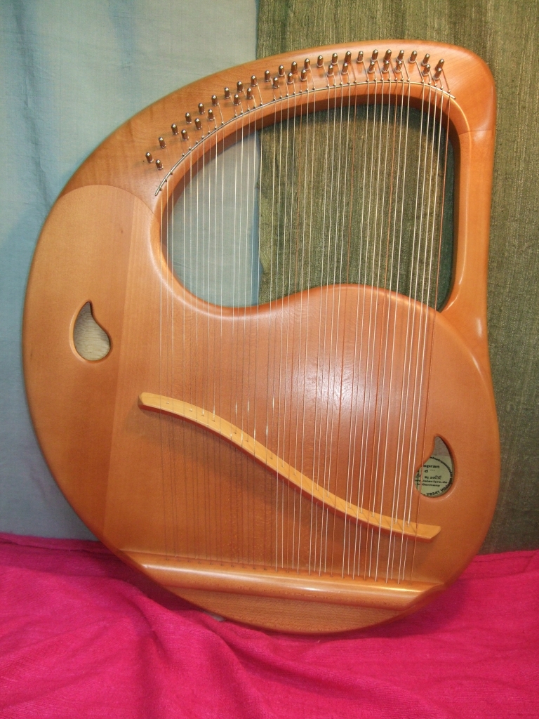 2006年作 ヨエックス39弦ソプラノライア/ c－d''' | 東京アンゲルス