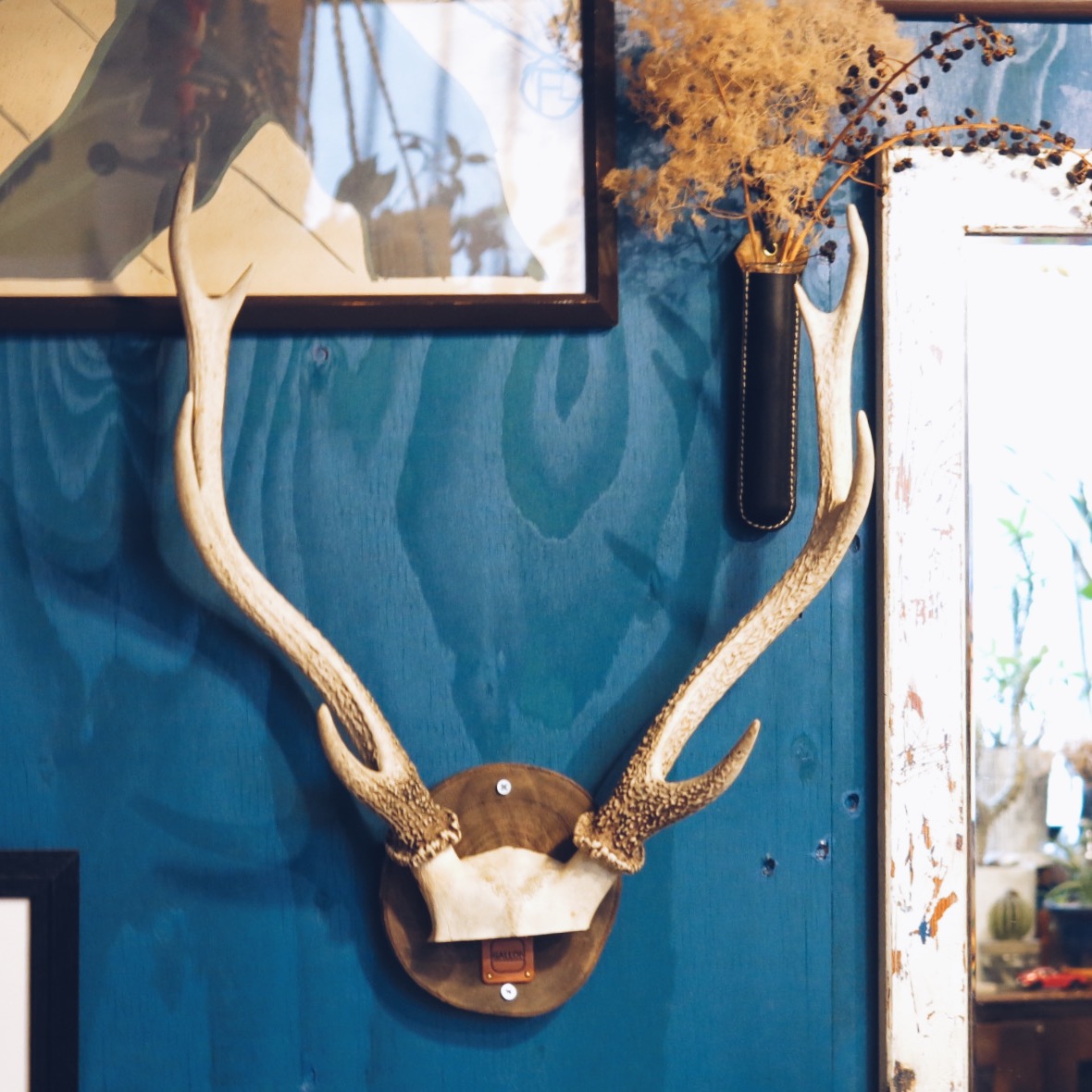 壁に飾る鹿のディスプレイ | ガロンのハンドメイドとアトリエの日常