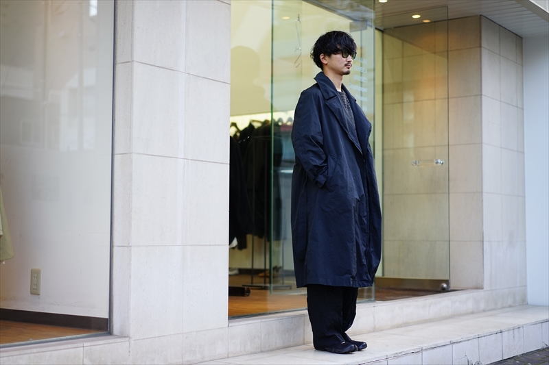 1年を通じて活躍する機会の多いライトコート。Graphpaper(グラフ