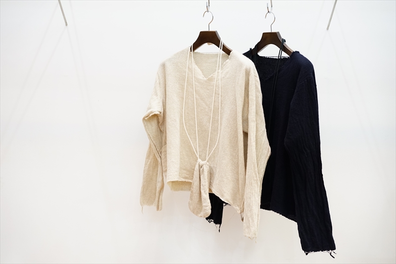 SUNSEA(サンシー)の新作、Shrinkage V-Neck/Naturalを使ったスタイル