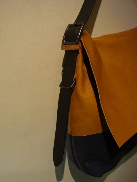 SUNSEA Big Messenger Bag. | margin