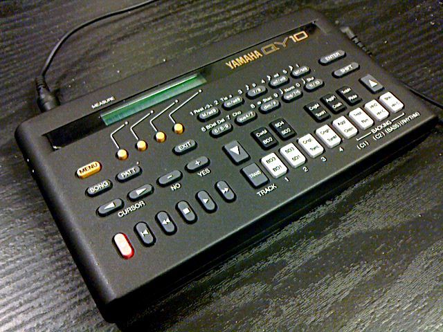 作曲のお供にYAMAHA「QY10」♪ | NOZ's Stylish Sound♪
