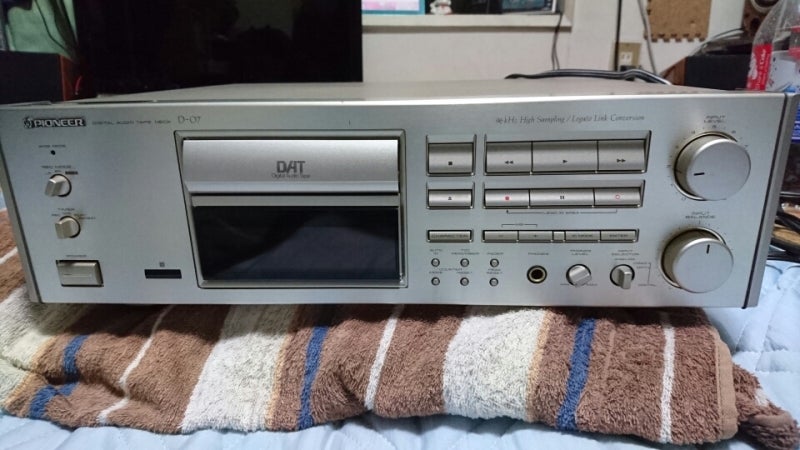 PioneerのDATデッキD-07は、D-05のメカ丸ごと移植は不可能と判明です