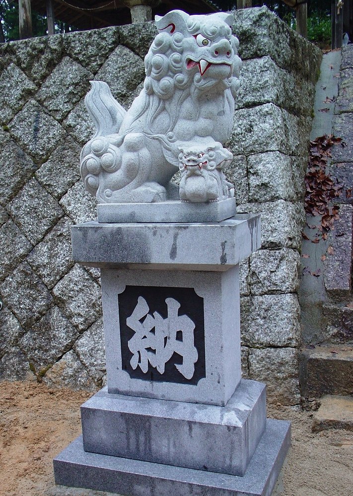 狛犬 子付玉付の製品案内愛知県岡崎市の石灯篭・水鉢蹲など石材製品の