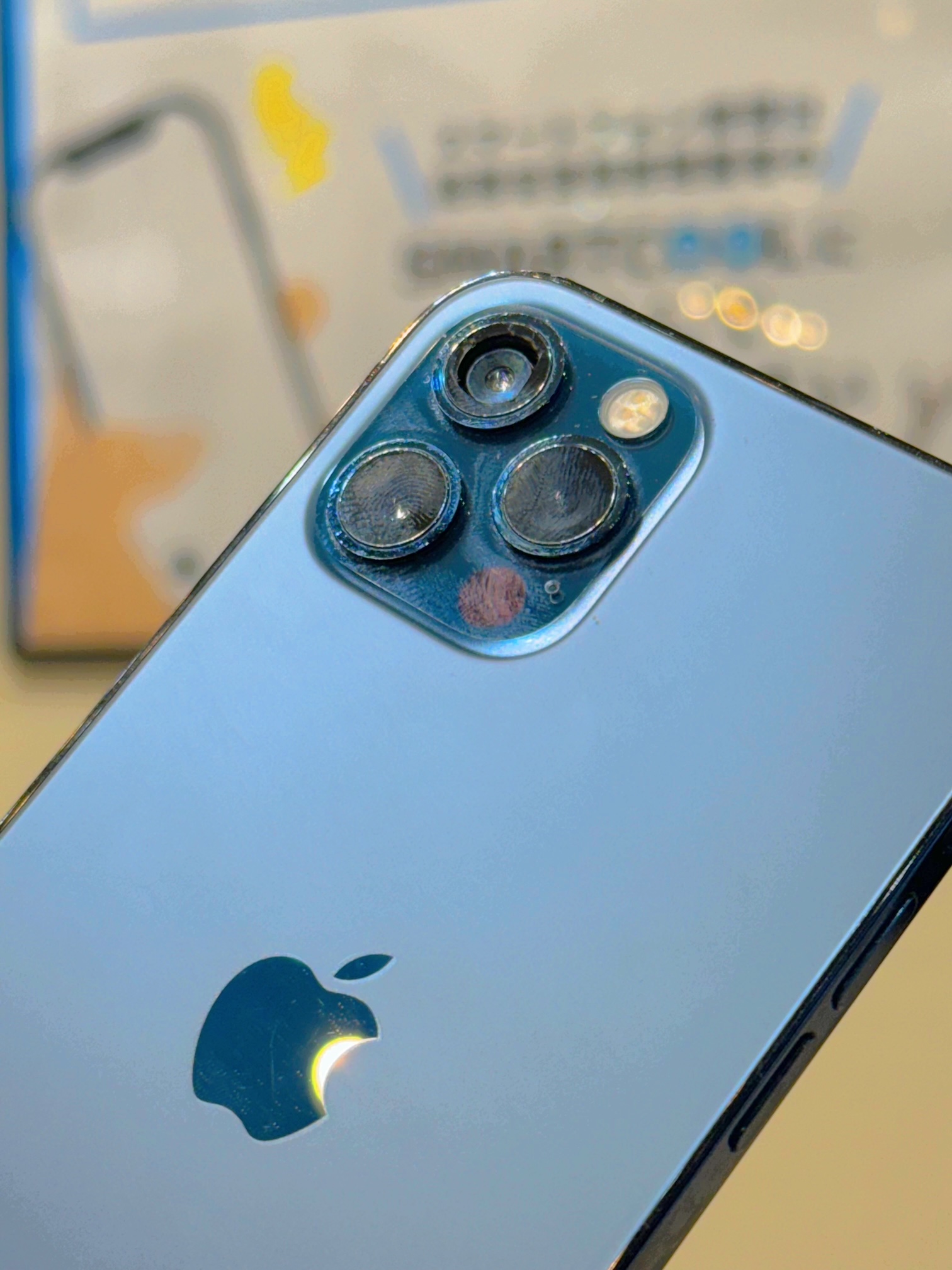 iPhone12 Pro アウトカメラレンズ割れ修理【中央区からご来店