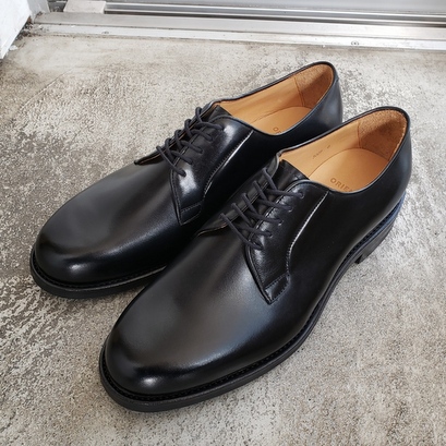 オンオフ兼用で履ける革靴 オリエンタル プレーントゥシューズ BYRON2