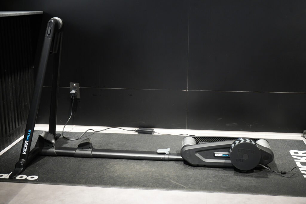 実走行に一番近いローラー台「Wahoo KICKR」シリーズ常設中！スマート