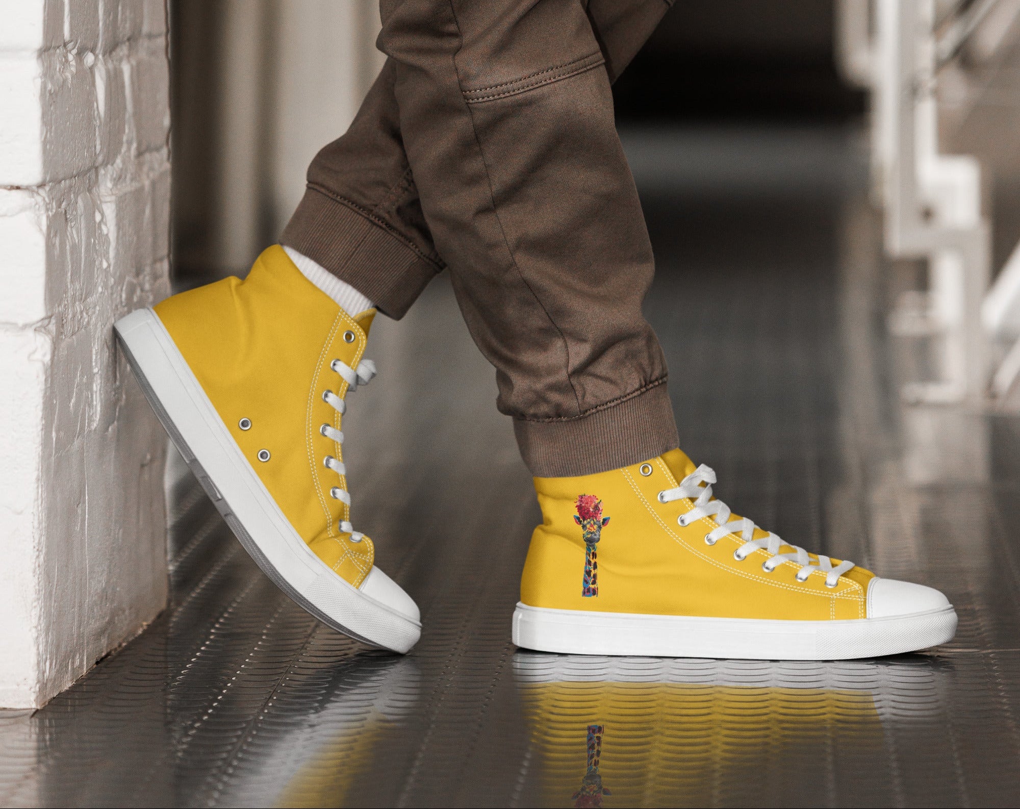 Giraffe flower crown Men's ハイカット/キャンバスシューズ