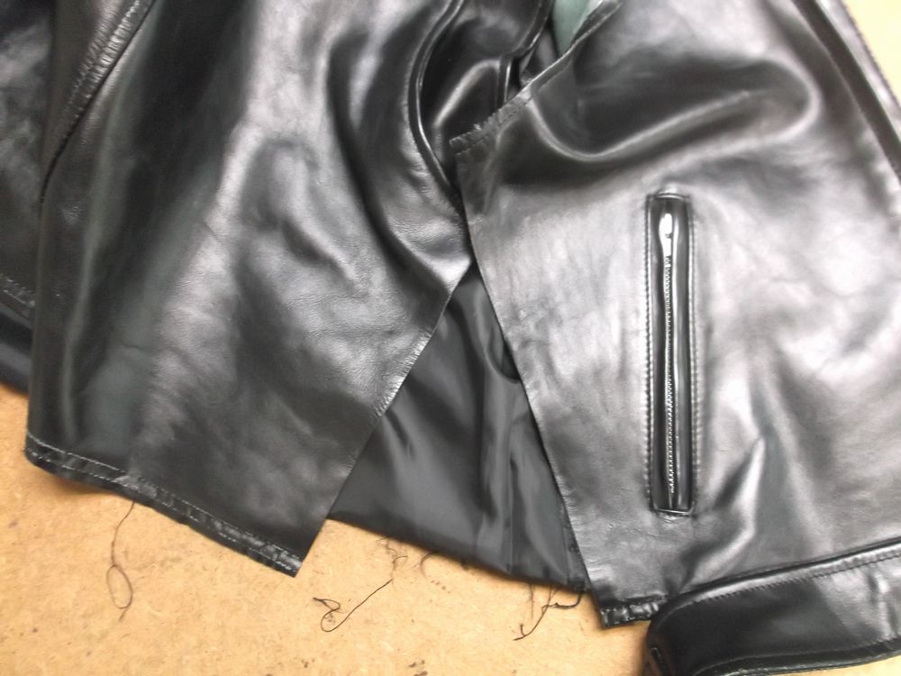 大きいサイズのハロルズギアのレザージャケットを体型に合わせて小さく