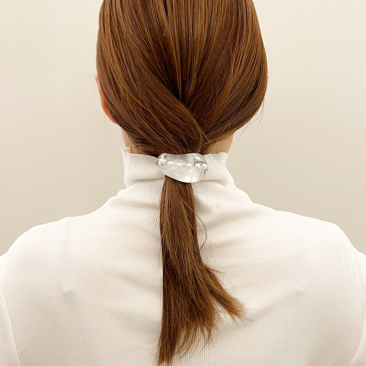 スモール ティアドロップ ポニー ウィズ パール | THE HAIR BAR TOKYO