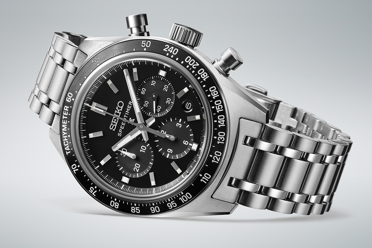 セイコー「プロスペックス」クロノグラフにブラックのダイアルとベゼル