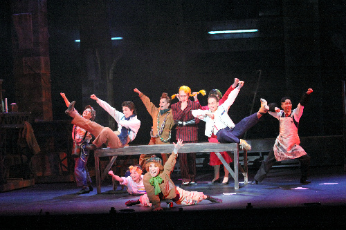 asahi.com（朝日新聞社）：人間と恋に落ちるロボット わらび座、19日