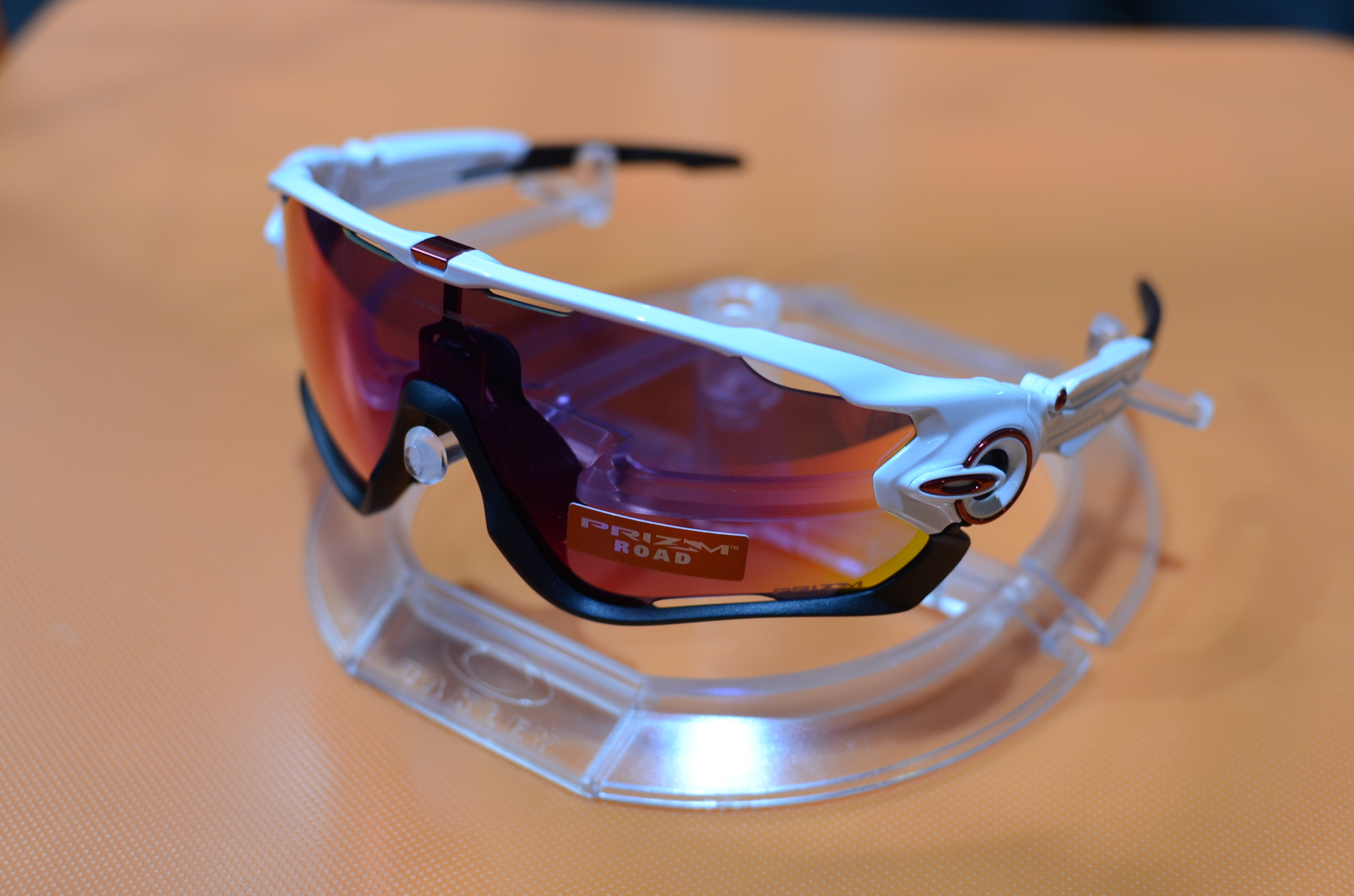 視界が広い快適サングラス！オークリー JAWBREAKER(ジョーブレイカー