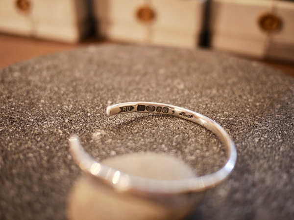 RUST made in england – Hallmarks Bangle – 】 – JAMES（ジェームス）