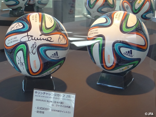 キリンチャレンジカップ2014 代表選手サイン入り公式試合球とマッチ
