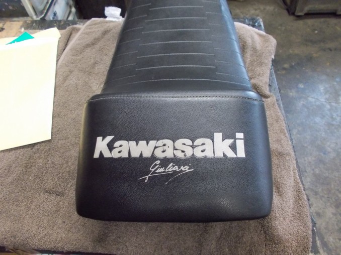 工房補修日誌｜バイクシート・自動車内装の補修,修理は張替えなしの革