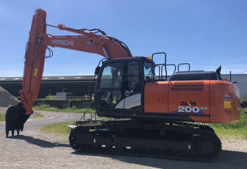 日立油圧ショベル 「ZX200JLC-6」 新車納車させていただきました
