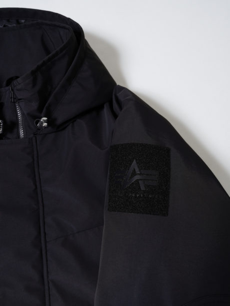 今月のメインアイテム！オリジナルの3レイヤー生地を搭載しモードで