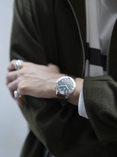 ついに完成！機械式とクオーツをハイブリッドした最新機構を採用しGMT