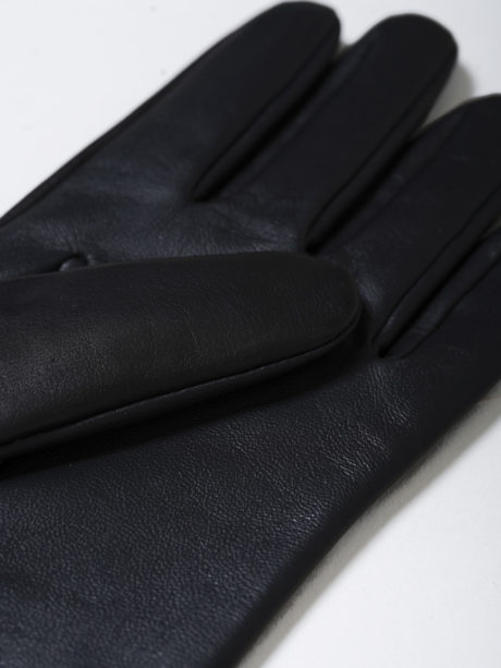 一生物』と言える極上の出来。英国レザーグローブの世界的