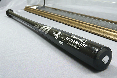 イチロー500本安打記念限定 直筆サイン入りバット＆マリナーズバットケース