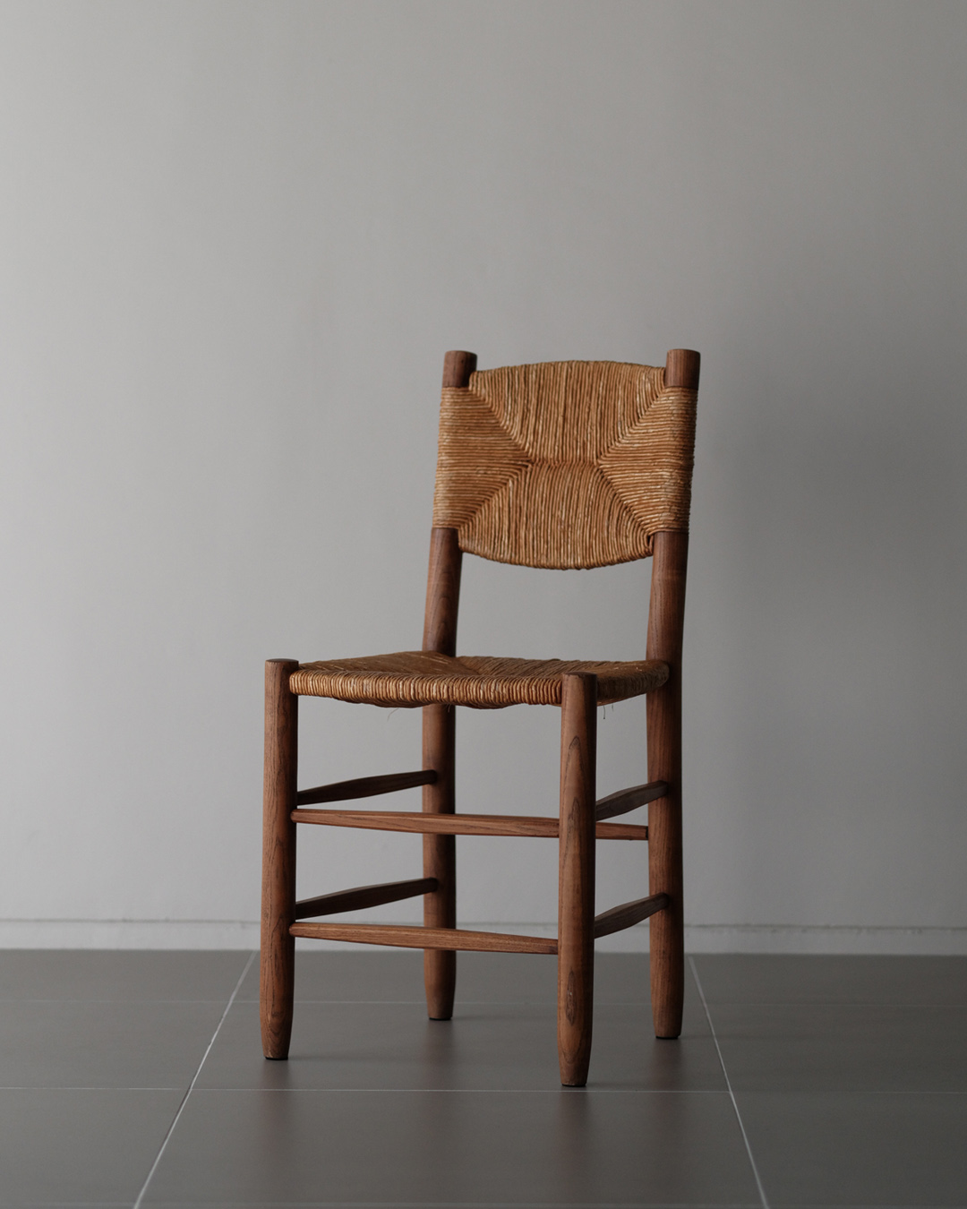 Charlotte Perriand｜N°19 Bauche Chair | 052 STUDIO