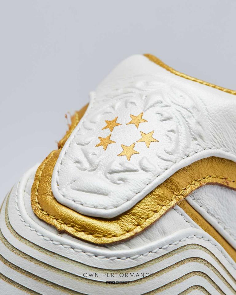 ナイキ ティエンポレジェンド7 10R ロナウジーニョモデル復刻