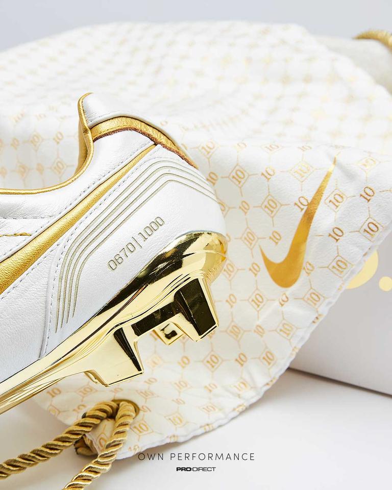 ナイキ ティエンポレジェンド7 10R ロナウジーニョモデル復刻