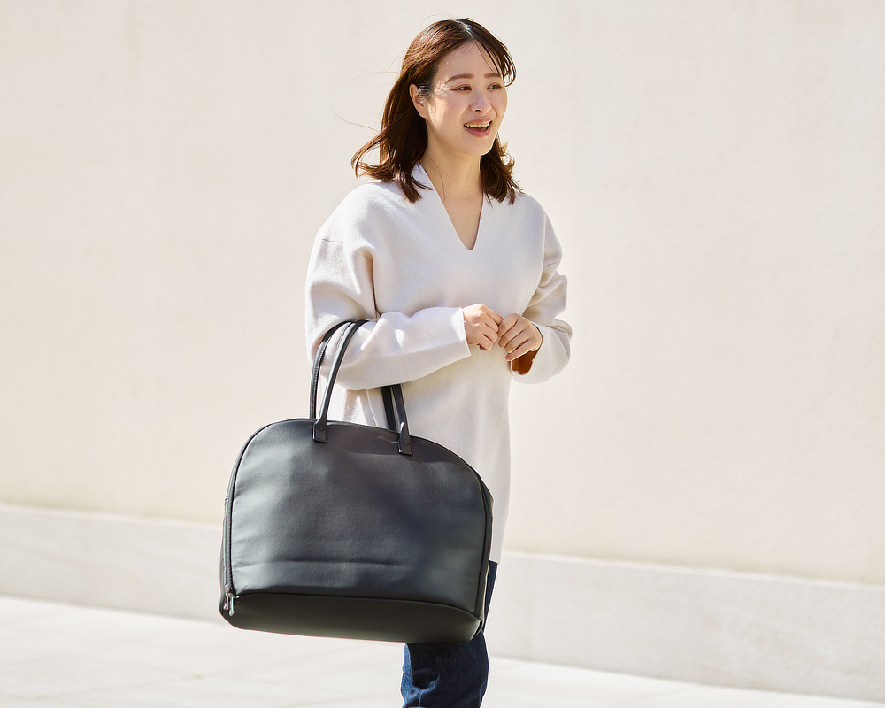 ボストンバッグ／30L》ガバッと開いて、小旅行や出張の荷物をたっぷり