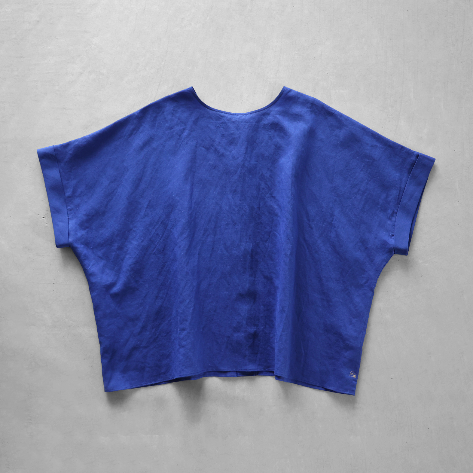 限定生産）極細コットンラミーバックボタン2way半袖ブラウス【レディス