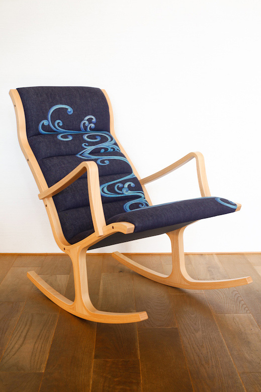 天童木工ロッキングチェア × 京都デニム！ 京友禅染めと木工技術の