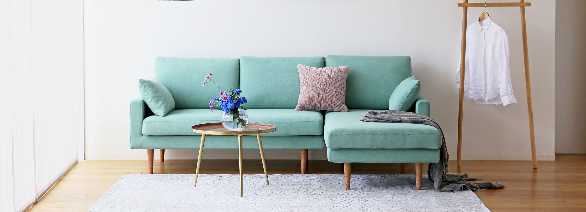 レオ カウチソファ LIGHT BLUE(W214×D156×H82cm)税込￥208,000