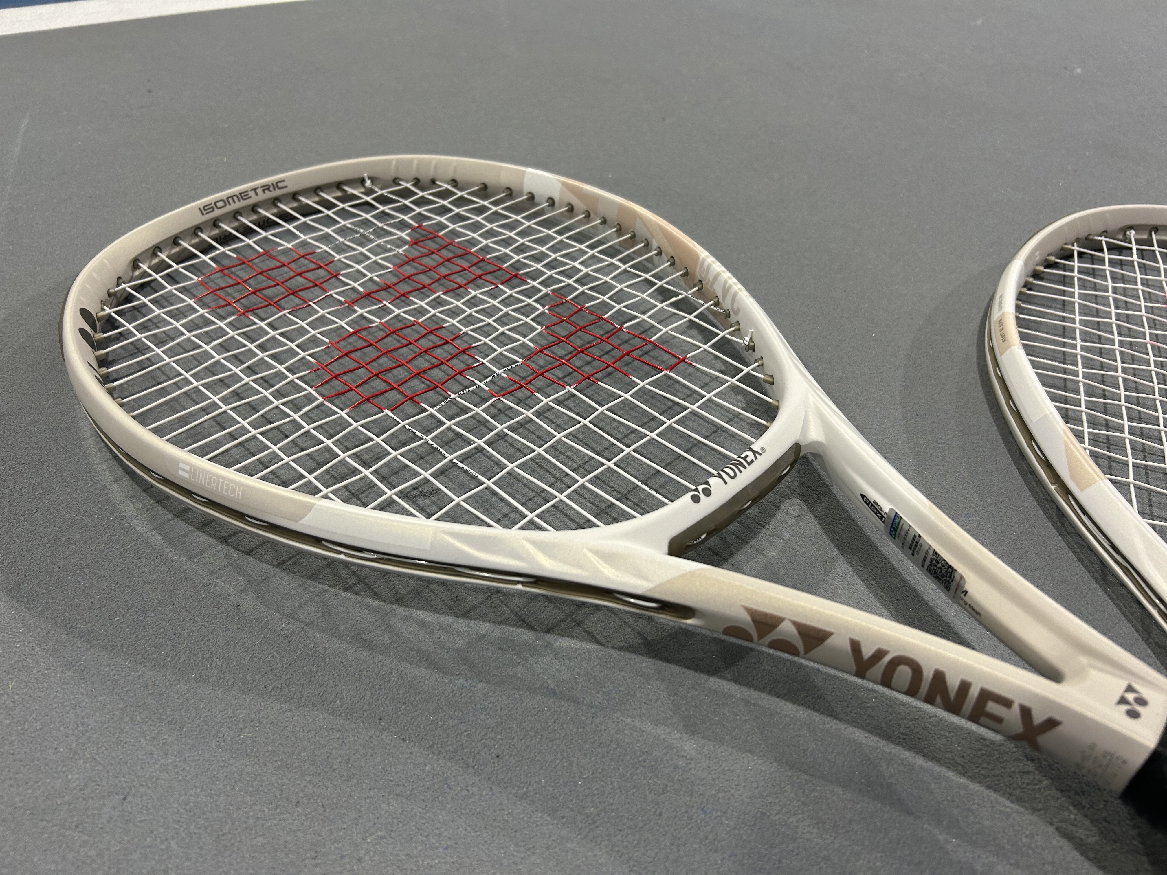 YONEX】久しぶりの深夜の撮影で収録したのはVCOREシリーズに新色