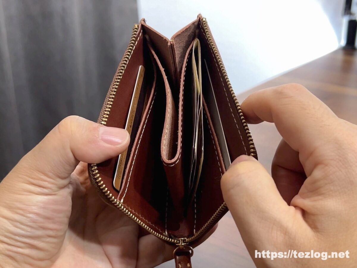 土屋鞄 ディアリオ ハンディLファスナー レビュー。エイジングが超