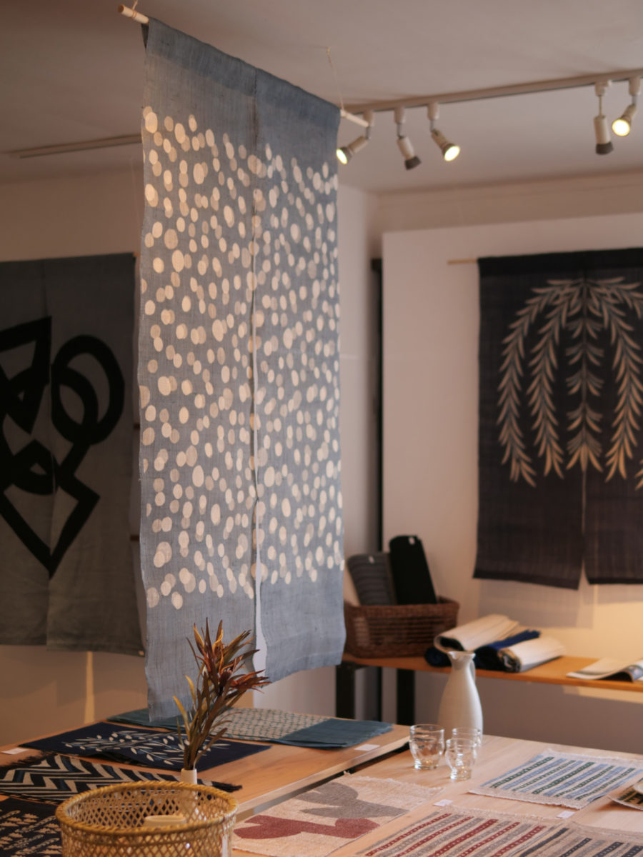 型染めの綿のれん 三つ山（波の山） 山内武志 柚木沙弥郎 芹沢銈介 型