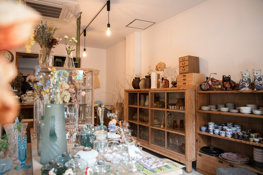 猫が店長の古道具とレコードのお店、新発田市「NECOMA」。 | Things