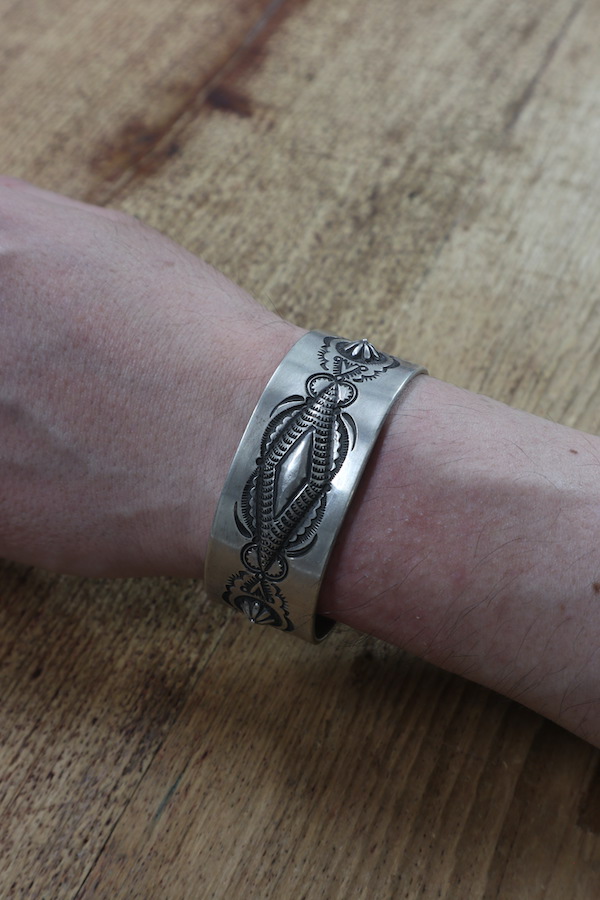 TIGHT / Edison Sandy Smith / エディソンサンディースミス Repousse